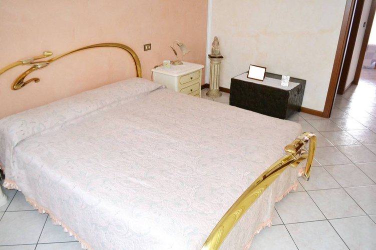 ZONA SCUOLA. RECENTE TRILOCALE CON BALCONI E BOX DOPPIO Calcinate