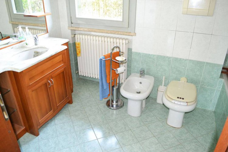 RECENTE TRILOCALE IN VILLA, GIARDINO, TAVERNA E BOX DOPPIO Cenate Sotto