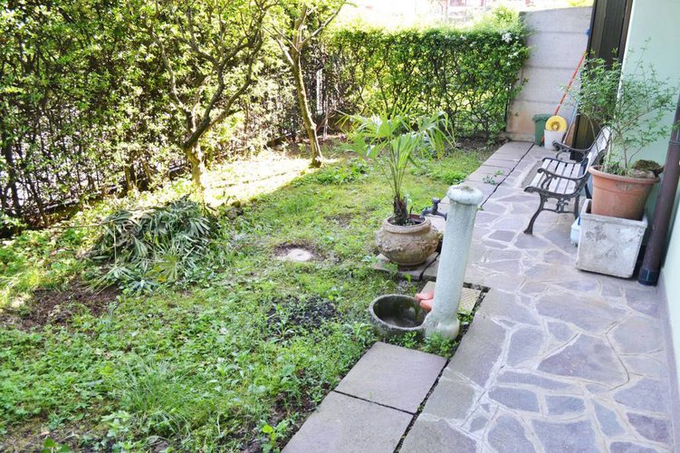 RECENTE TRILOCALE IN VILLA, GIARDINO, TAVERNA E BOX DOPPIO Cenate Sotto