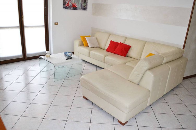 ZONA SCUOLA. RECENTE TRILOCALE CON BALCONI E BOX DOPPIO Calcinate