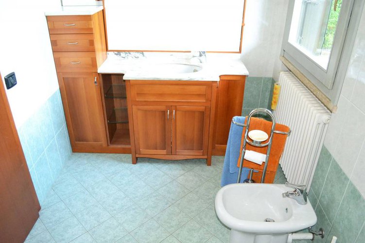 RECENTE TRILOCALE IN VILLA, GIARDINO, TAVERNA E BOX DOPPIO Cenate Sotto