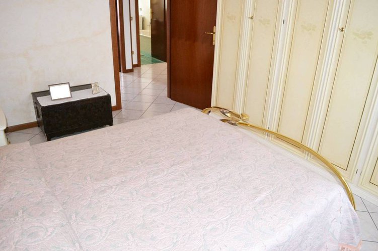 ZONA SCUOLA. RECENTE TRILOCALE CON BALCONI E BOX DOPPIO Calcinate