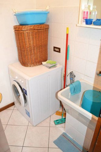 ZONA SCUOLA. RECENTE TRILOCALE CON BALCONI E BOX DOPPIO Calcinate