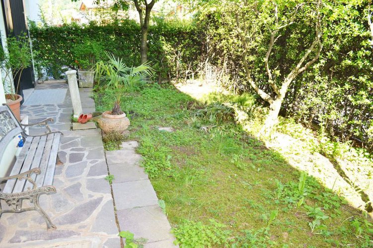 RECENTE TRILOCALE IN VILLA, GIARDINO, TAVERNA E BOX DOPPIO Cenate Sotto