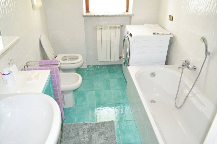 ZONA SCUOLA. RECENTE TRILOCALE CON BALCONI E BOX DOPPIO Calcinate
