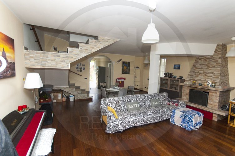 VILLA A SCHIERA Torrevecchia pia