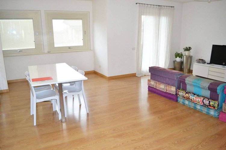 INGRESSO INDIPENDENTE. QUADRILOCALE, 2 BAGNI E BOX DOPPIO Cavernago