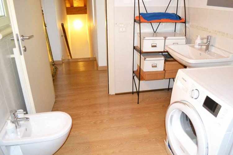 INGRESSO INDIPENDENTE. QUADRILOCALE, 2 BAGNI E BOX DOPPIO Cavernago