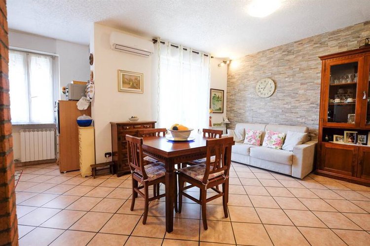 TRILOCALE TERMOAUTONOMO RISTRUTTURATO CON AMPIA CANTINA Paderno d'Adda