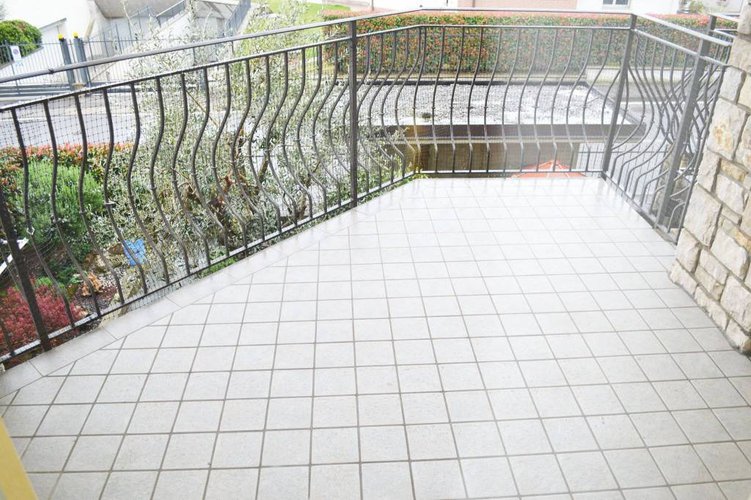 INGRESSO INDIPENDENTE. QUADRILOCALE, 2 BAGNI E BOX DOPPIO Cavernago