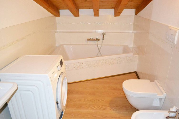 INGRESSO INDIPENDENTE. QUADRILOCALE, 2 BAGNI E BOX DOPPIO Cavernago