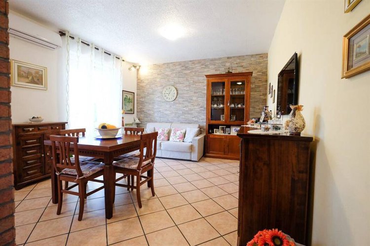 TRILOCALE TERMOAUTONOMO RISTRUTTURATO CON AMPIA CANTINA Paderno d'Adda