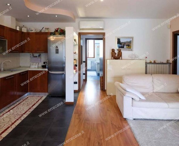 € 3.000 di anticipo + € 480 al mese Boltiere