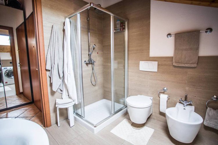 Bilocale mansardato in recente minipalazzina a piano ultimo. Bergamo