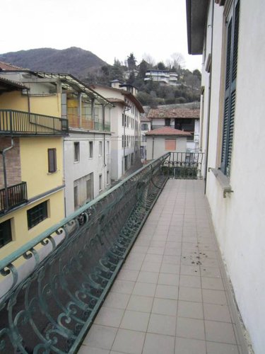 NEMBRO VILLA CON 400 MQ DI GIARDINO Nembro