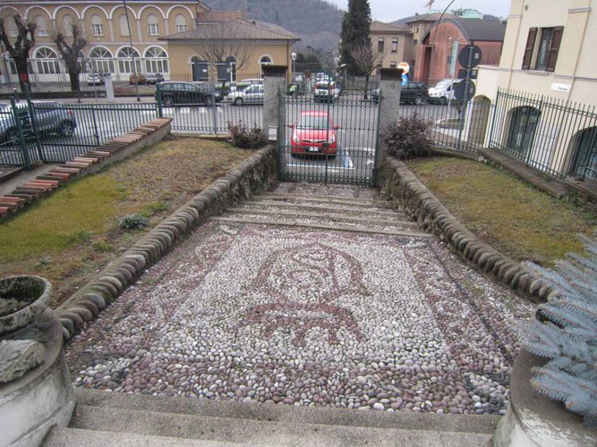 NEMBRO VILLA CON 400 MQ DI GIARDINO Nembro