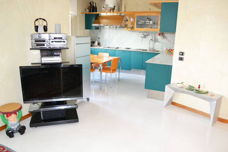 QUADRILOCALE RISTRUTTURATO CON CANTINA E BOX DOPPIO Trescore Balneario