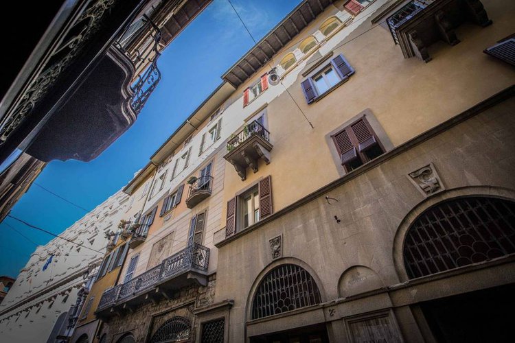 Ampio appartamento duplex sito a piano ultimo con loggia. Bergamo