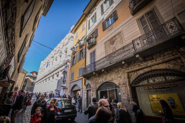 Ampio appartamento duplex sito a piano ultimo con loggia. Bergamo