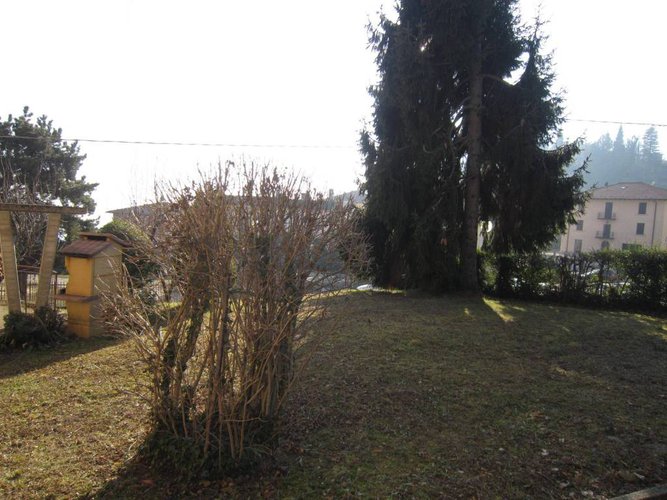 NEMBRO-LONNO VILLA SINGOLA CON GIARDINO PRIVATO Nembro