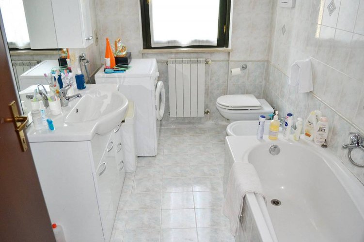 RECENTE BILOCALE CON BALCONE, BOX DOPPIO E POSTO AUTO Cavernago