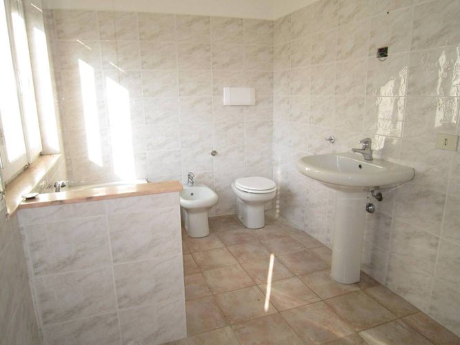 NEMBRO-LONNO VILLA SINGOLA CON GIARDINO PRIVATO Nembro