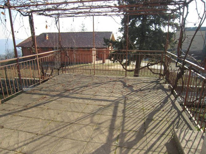 NEMBRO-LONNO VILLA SINGOLA CON GIARDINO PRIVATO Nembro