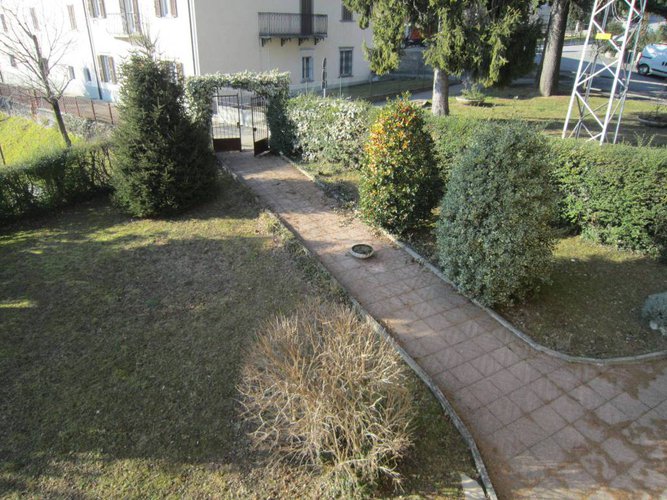 NEMBRO-LONNO VILLA SINGOLA CON GIARDINO PRIVATO Nembro