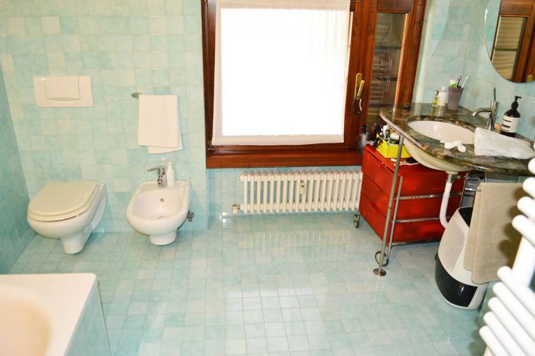 QUADRILOCALE RISTRUTTURATO CON CANTINA E BOX DOPPIO Trescore Balneario