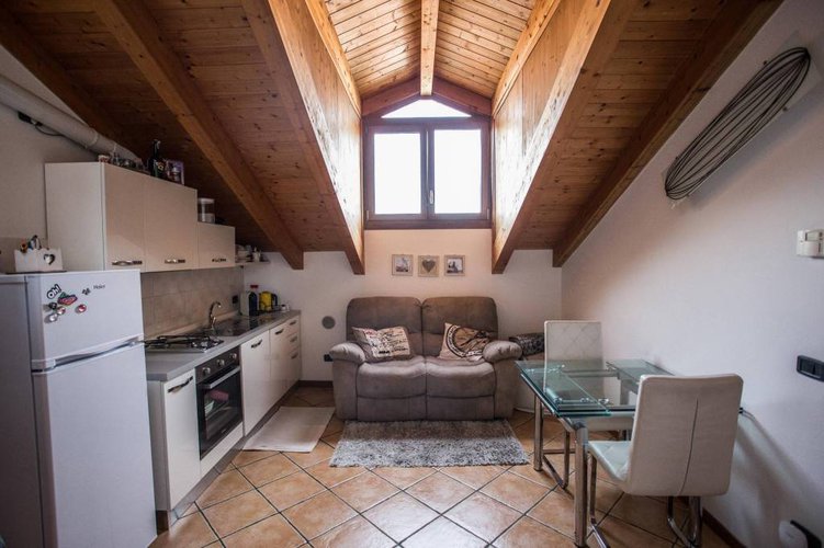 Bilocale mansardato in recente minipalazzina a piano ultimo. Bergamo