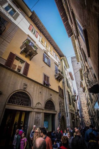 Ampio appartamento duplex sito a piano ultimo con loggia. Bergamo