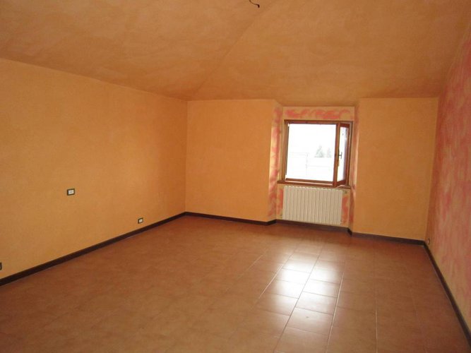 NEMBRO VILLA CON 400 MQ DI GIARDINO Nembro