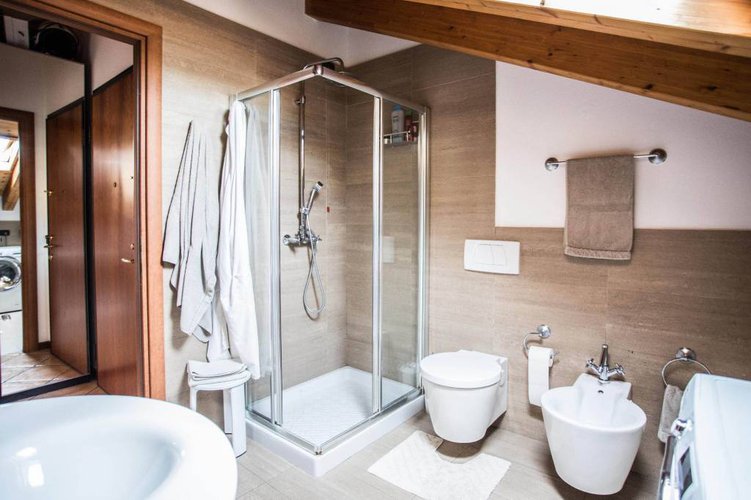 Bilocale mansardato in recente minipalazzina a piano ultimo. Bergamo