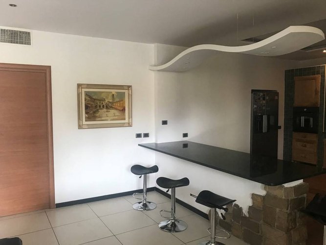 AMPIO QUADRILOCALE CON CAMINO