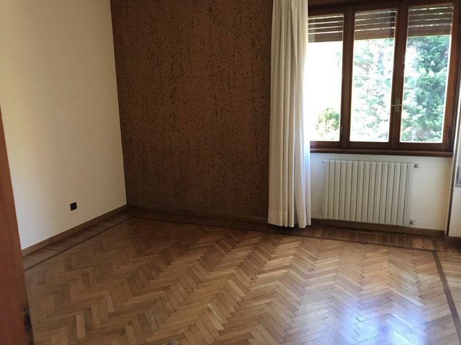 VILLA SINGOLA CON 1000 mq. DI GIARDINO Bergamo