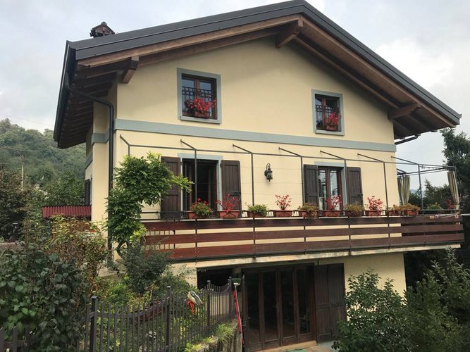 VILLA SINGOLA con 900 mq. di giardino Alzano Lombardo