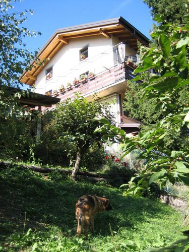 VILLA SINGOLA con 900 mq. di giardino Alzano Lombardo