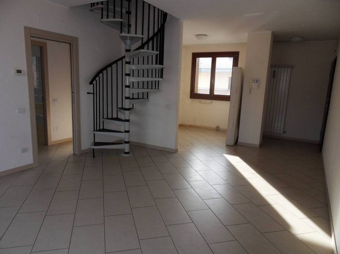 QUADRILOCALE CON CANTINA E BOX DOPPIO Albano Sant'Alessandro