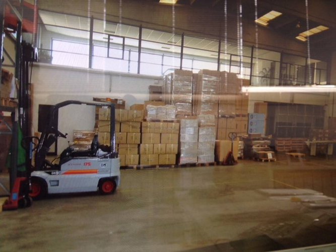 CAPANNONE CON SALONE ESPOSITIVO E 1500 MQ. DI CORTILE Mozzo