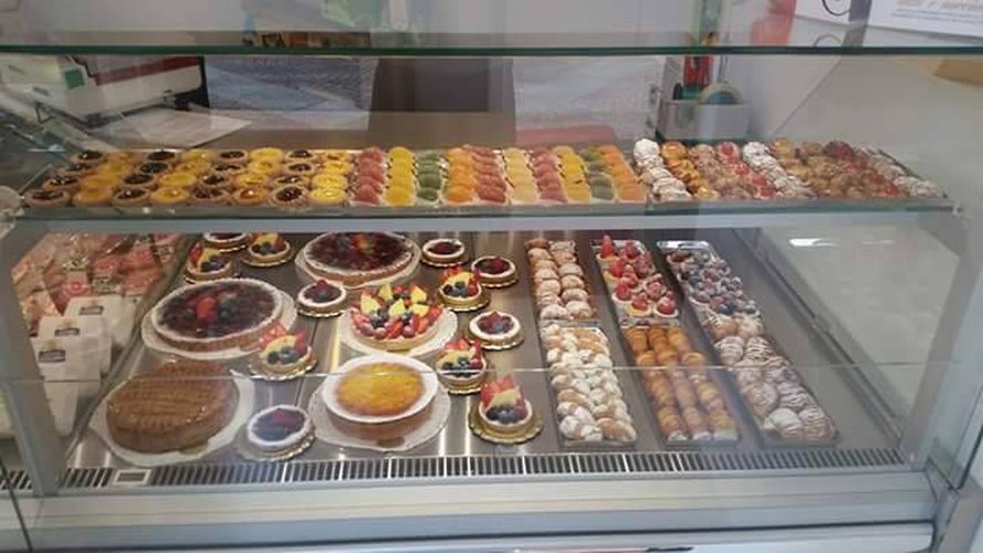 Negozio di Gastronomia (rivendita) in posizione centrale.