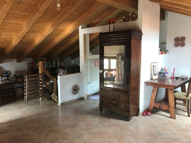 VILLA SINGOLA con 900 mq. di giardino Alzano Lombardo