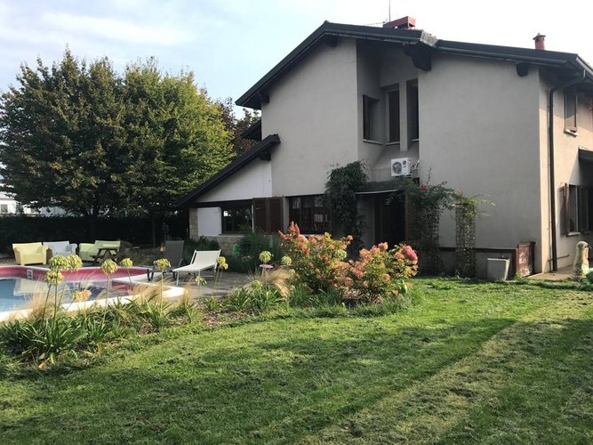 VILLA CON PISCINA Bergamo
