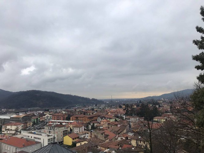 PRESTIGIOSA VILLA SINGOLA CON 3 APPARTAMENTI Nembro