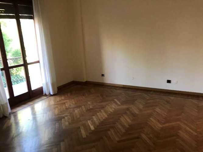 VILLA SINGOLA CON 1000 mq. DI GIARDINO Bergamo