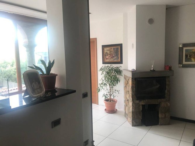 AMPIO QUADRILOCALE CON CAMINO Alzano Lombardo