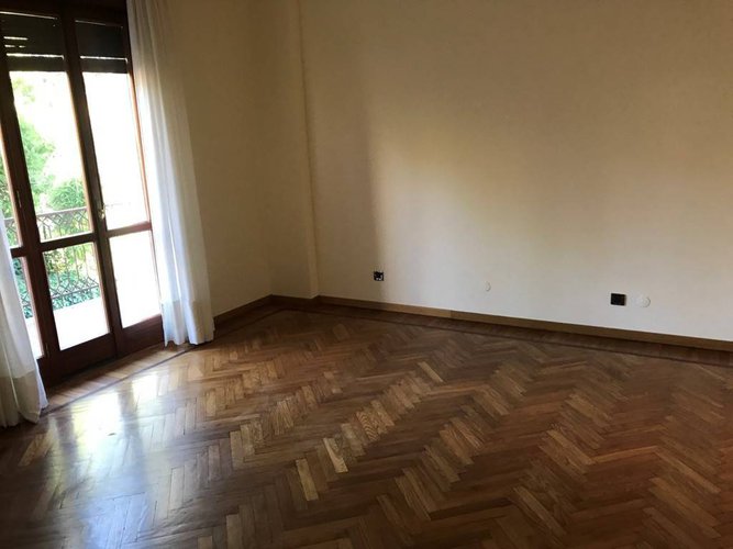 VILLA SINGOLA CON 1000 mq. DI GIARDINO Bergamo