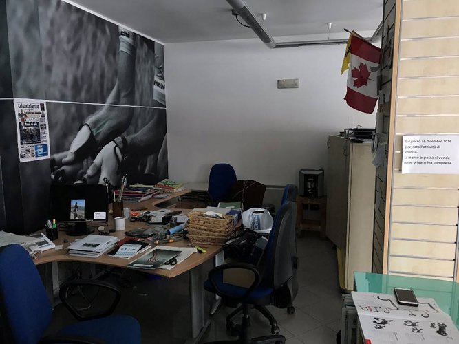 NEGOZIO +MAGAZZINO + AREA ESTERNA CON POSTI AUTO Bergamo