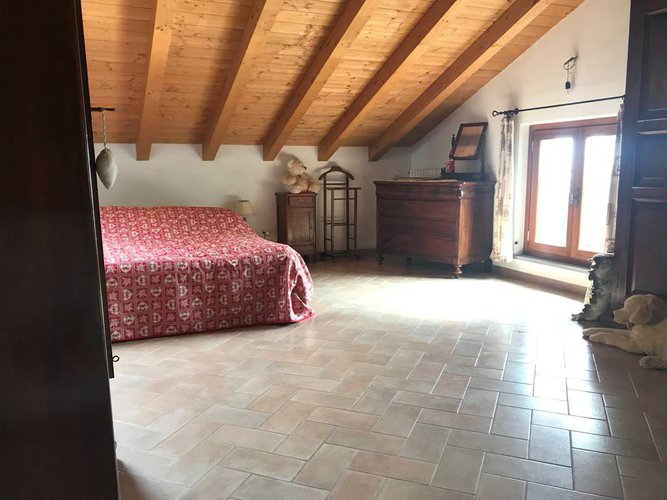 VILLA SINGOLA con 900 mq. di giardino Alzano Lombardo