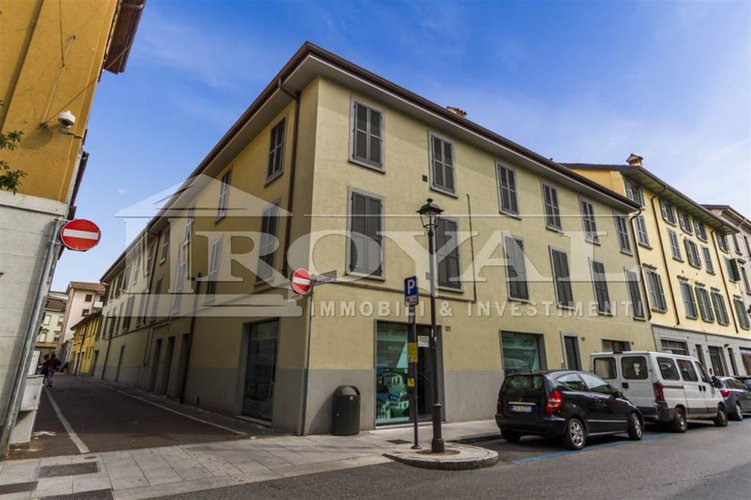 Nuovo pentalocale con giardino di 60 mq