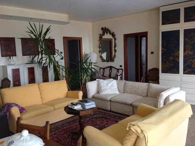 AMPIO QUADRILOCALE CON TERRAZZO DI MQ. 50 Alzano Lombardo